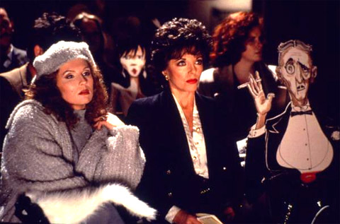 In the Bleak Midwinter. Jennifer Saunders och Joan Collins.